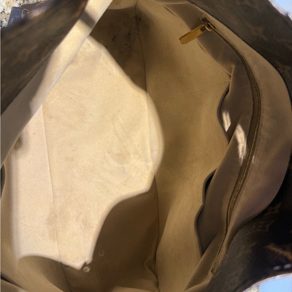 authentic LOUIS VUITTON Monogram Artsy - Picture 8 of 11